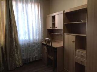 Гостевой дом Кімнати в центрі Ужгород Трехместный номер с основными удобствами и общей ванной комнатой-4